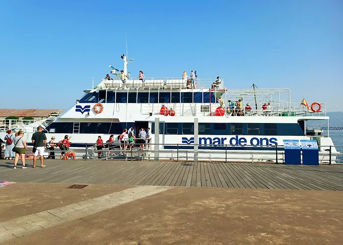 Casa Flotante En El Puerto De Vigo - Different Charter