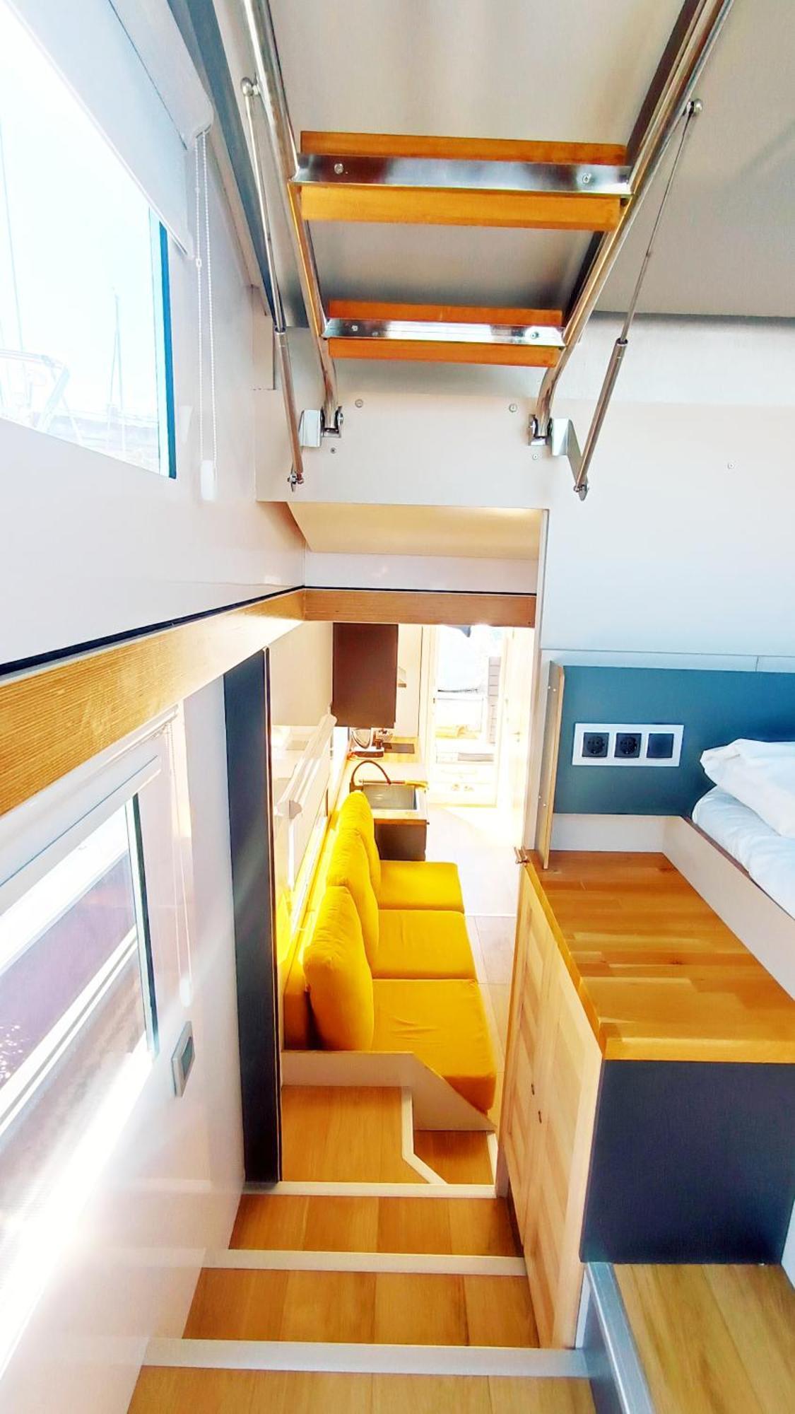 Botel Different Charter *